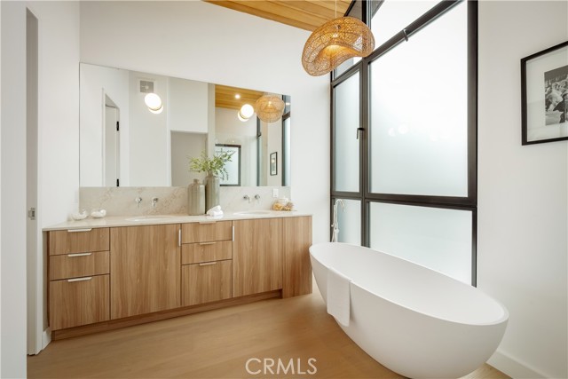 Image 11 of 22 For 8904 Hubbard St