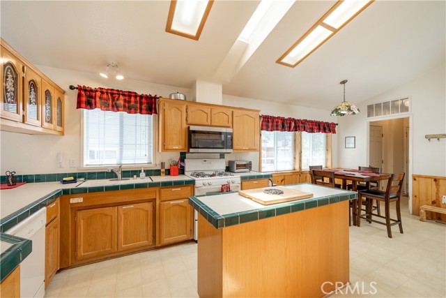 Detail Gallery Image 11 of 28 For 896 Shore Dr, –,  CA 92314 - 4 Beds | 2 Baths