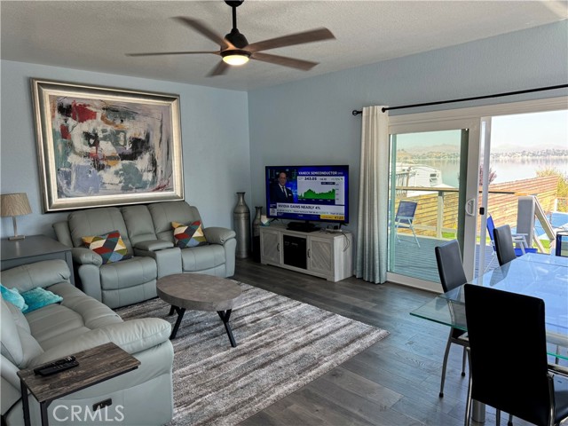 Detail Gallery Image 4 of 11 For 17242 Grand Ave #B,  Lake Elsinore,  CA 92530 - 3 Beds | 2 Baths