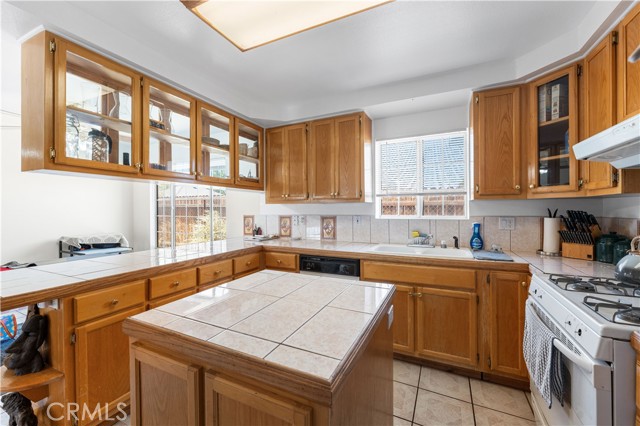 9824 Evelyn Avenue, California City CA: https://media.crmls.org/medias/665076a2-3304-4fd0-b6d7-224952c27bcb.jpg