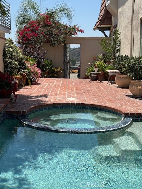 4310 Torreon Drive, Woodland Hills CA: https://media.crmls.org/medias/6650bc4d-58e1-4b50-9559-1827158c3ea2.jpg