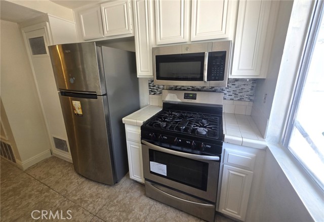 Detail Gallery Image 19 of 38 For 26938 via Terraza, Saugus,  CA 91350 - 3 Beds | 3 Baths