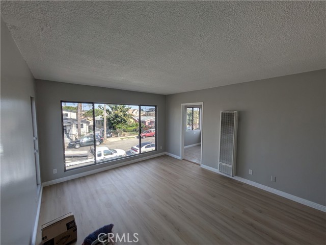 Detail Gallery Image 4 of 15 For 5847 Denver, Los Angeles,  CA 90044 - 2 Beds | 1 Baths