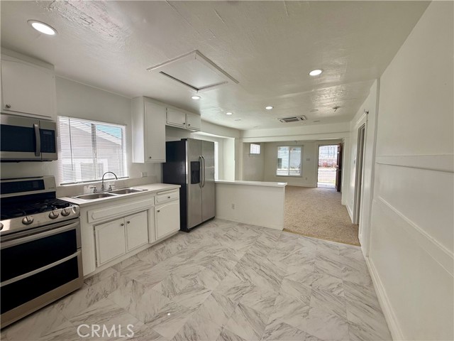 Detail Gallery Image 4 of 10 For 460 S Mott, Los Angeles,  CA 90033 - 2 Beds | 2 Baths