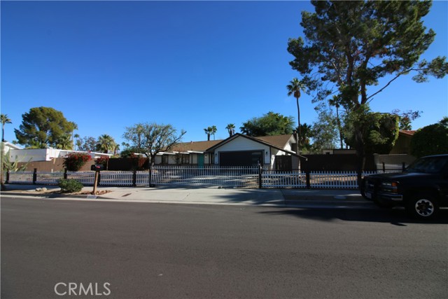 Detail Gallery Image 2 of 67 For 2200 N Carillo Rd, Palm Springs,  CA 92262 - 4 Beds | 2 Baths