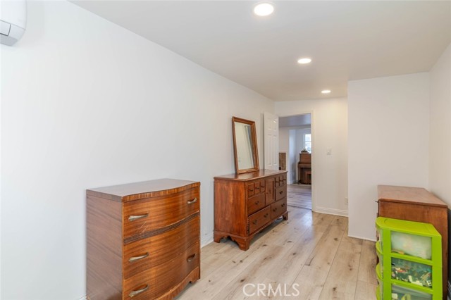 Detail Gallery Image 11 of 29 For 10434 Irma Ave, Tujunga,  CA 91042 - 2 Beds | 1 Baths