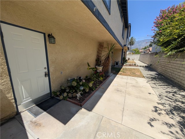 529 E Colorado Boulevard, Monrovia CA: https://media.crmls.org/medias/665469a7-c152-4964-9017-9ca30def3e9c.jpg