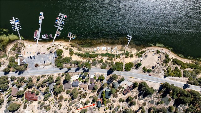 Detail Gallery Image 4 of 51 For 38532 N Shore Dr, Fawnskin,  CA 92333 - 3 Beds | 2/1 Baths