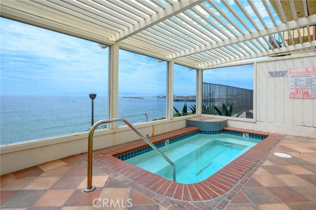 565 Esplanade, Redondo Beach, California 90277, 1 Bedroom Bedrooms, ,Residential,Sold,Esplanade,SB21248131