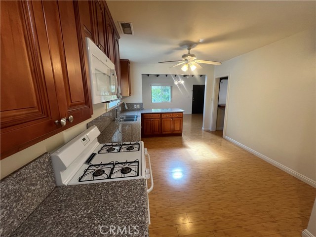 Detail Gallery Image 7 of 15 For 9762 Tujunga Canyon, Tujunga,  CA 91042 - 3 Beds | 2 Baths