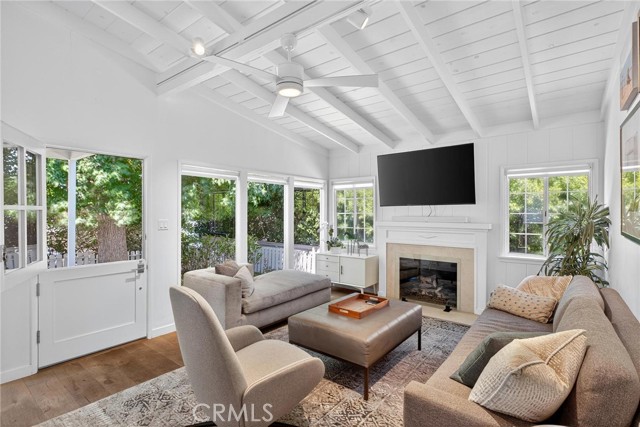 Detail Gallery Image 4 of 26 For 768 26th St, Manhattan Beach,  CA 90266 - 3 Beds | 2 Baths