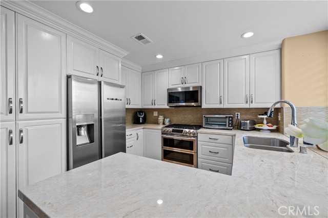 Detail Gallery Image 8 of 29 For 22371 Mission Cir, Chatsworth,  CA 91311 - 3 Beds | 2/1 Baths