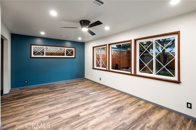7424 W 85th Street, Los Angeles CA: https://media.crmls.org/medias/665a3f39-99d9-48f2-824d-7e296c2c28b1.jpg