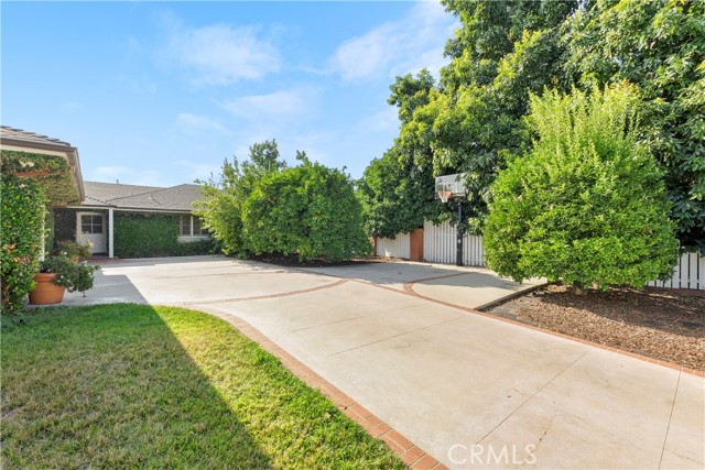 Detail Gallery Image 3 of 52 For 4751 Natoma Ave, Woodland Hills,  CA 91364 - 4 Beds | 5 Baths