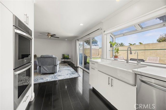 9461 Pier Drive, Huntington Beach CA: https://media.crmls.org/medias/665adc7e-84de-4cbf-a806-1320c8bfa2bf.jpg