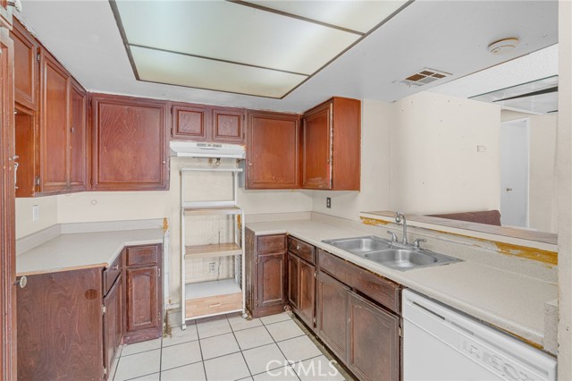 Detail Gallery Image 12 of 27 For 6431 Rugby Ave #L,  Huntington Park,  CA 90255 - 3 Beds | 1/1 Baths