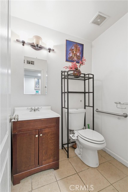 Detail Gallery Image 9 of 23 For 20821 E Calora St #E6,  Covina,  CA 91724 - 2 Beds | 2/1 Baths