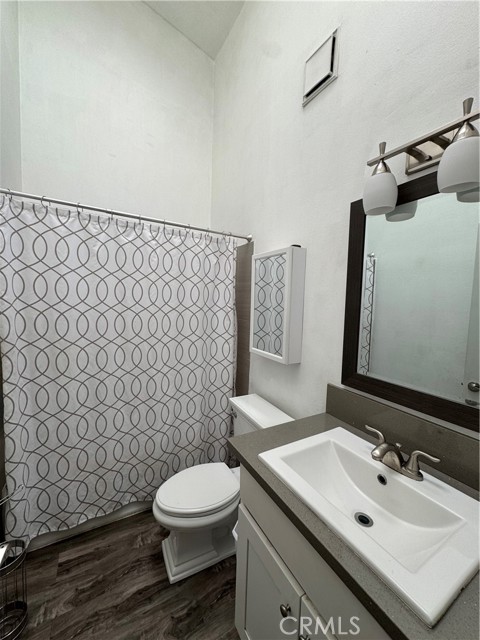 Detail Gallery Image 7 of 12 For 3932 W 5th #202,  Santa Ana,  CA 92703 - 3 Beds | 2 Baths