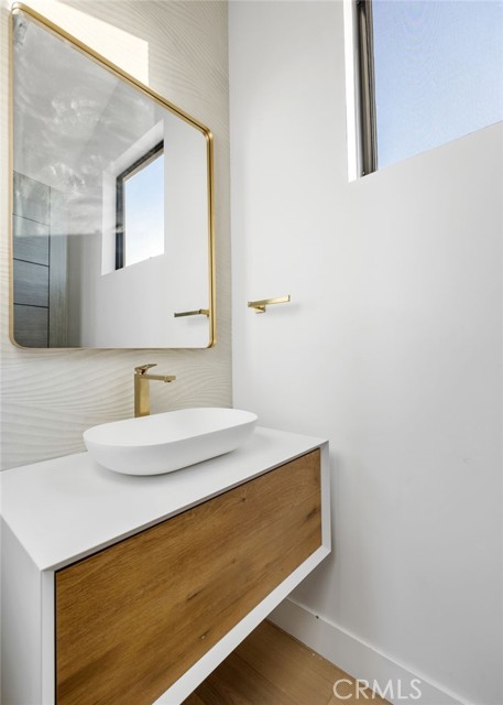 Detail Gallery Image 7 of 20 For 528 N Flores St #103,  West Hollywood,  CA 90048 - 2 Beds | 2/1 Baths