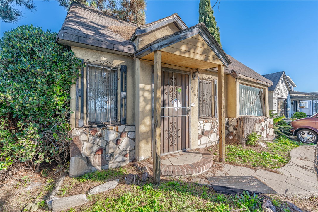 3001 75th Street, Los Angeles, California 90043, 2 Bedrooms Bedrooms, ,1 BathroomBathrooms,Single Family Residence,For Sale,75th,TR24011173