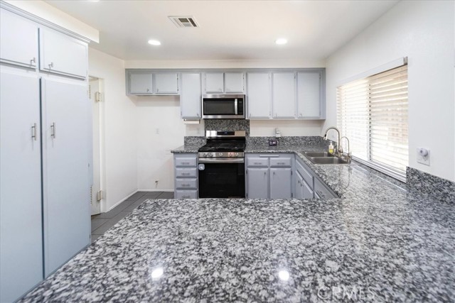 Detail Gallery Image 16 of 40 For 3576 Congress Dr, Riverside,  CA 92503 - 3 Beds | 2 Baths