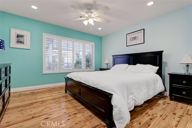 2nd bedroom with ceiling fan