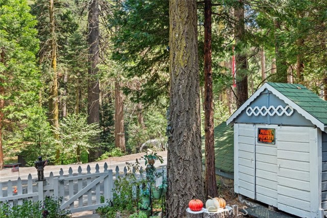 27048 State Highway 189, Blue Jay CA: https://media.crmls.org/medias/66619202-1f3a-4dce-95de-cf844d42b77a.jpg