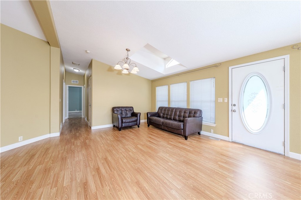 MLS #OC25219351 image #8