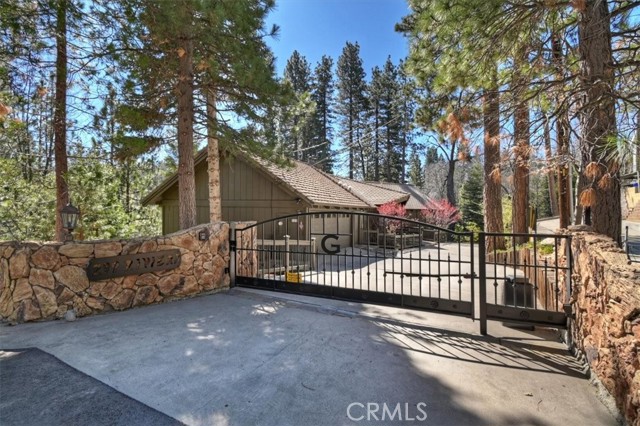 Detail Gallery Image 4 of 63 For 299 Riviera, Lake Arrowhead,  CA 92352 - 6 Beds | 4 Baths