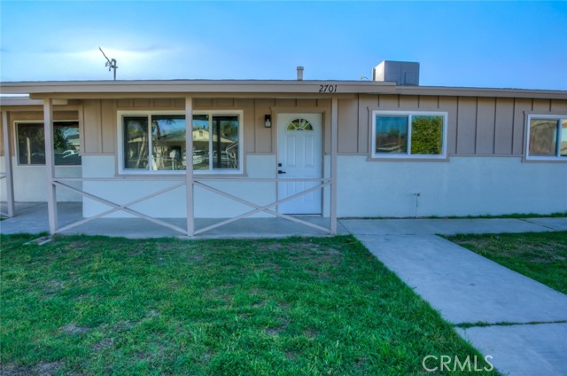 Detail Gallery Image 5 of 39 For 2701 Houchin, Bakersfield,  CA 93304 - 4 Beds | 2 Baths