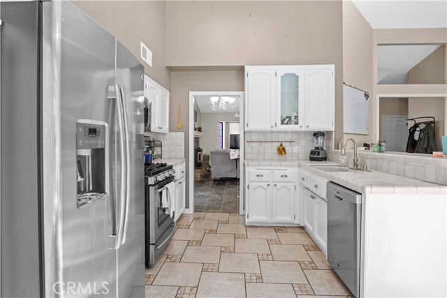 Detail Gallery Image 11 of 38 For 22300 Zurich Dr, Tehachapi,  CA 93561 - 3 Beds | 2 Baths