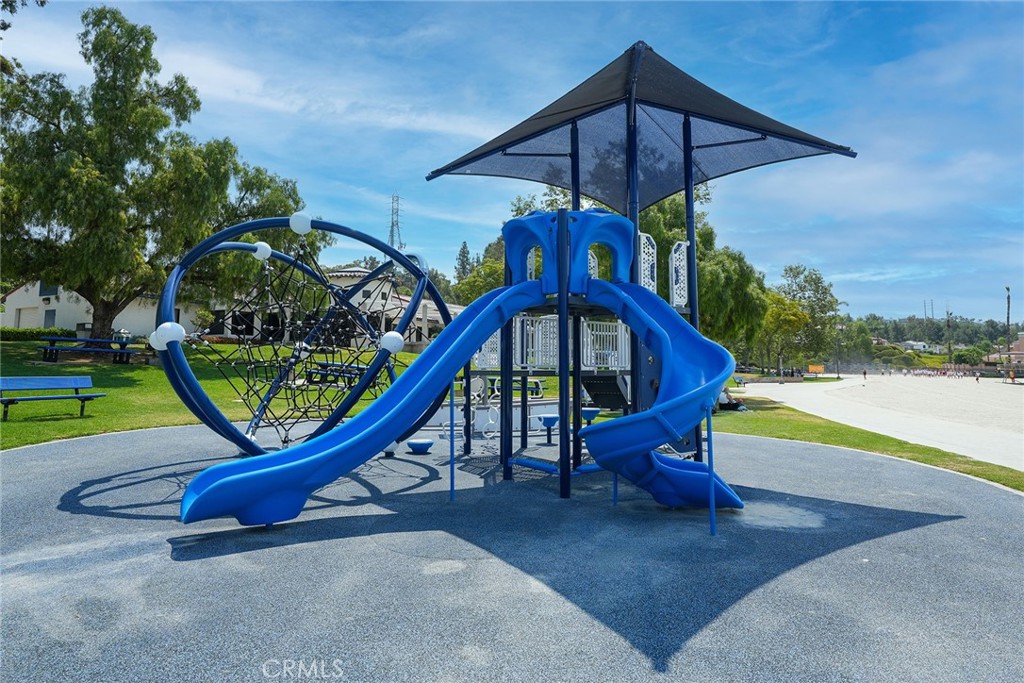 https://media.crmls.org/medias/6664daaf-9ca4-4bc6-b739-2e610c44c914.jpg?preset=X-Large