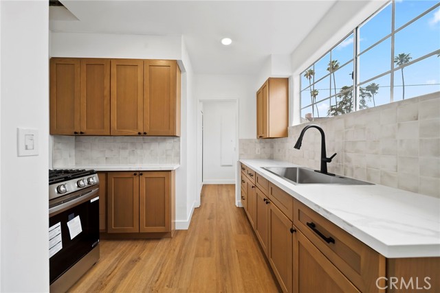 4431 Victoria Park Place, Los Angeles CA: https://media.crmls.org/medias/6664e8ee-5b8a-4d2f-8b94-22112335c253.jpg