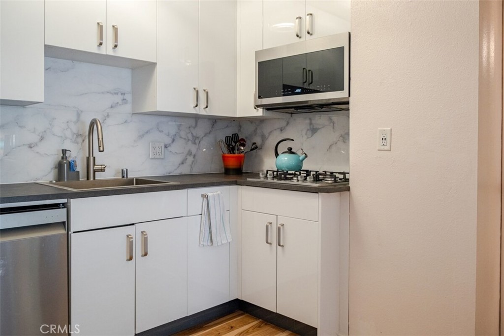 1621 Hotel Circle - photo 6