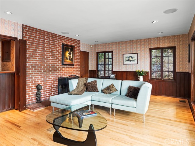 1624 Arboles Drive, Glendale CA: https://media.crmls.org/medias/666513ee-1957-4e6c-ac45-7f8c8fc5edc2.jpg