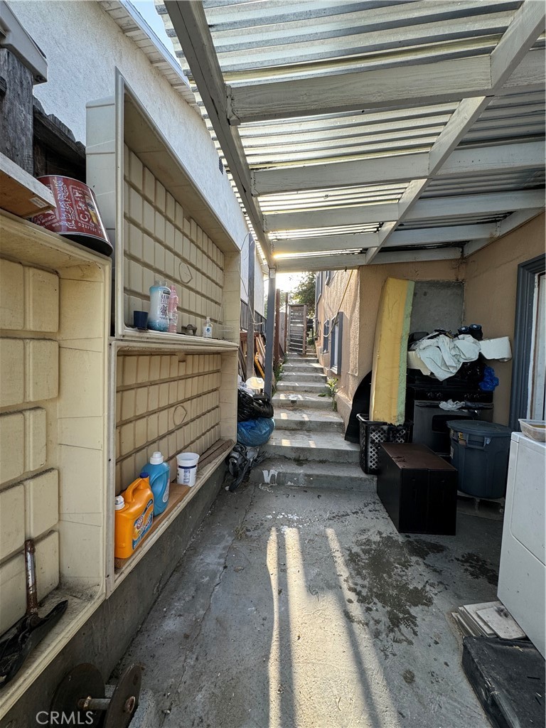 https://media.crmls.org/medias/6665a988-d8a6-49af-8930-0d8285d6d4cf.jpg?preset=X-Large