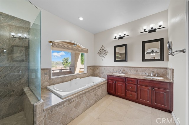 30571 Longhorn Drive, Canyon Lake CA: https://media.crmls.org/medias/666622cb-9562-4325-abe5-c510d276a8b1.jpg