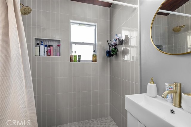 140 E 69th Street, Long Beach CA: https://media.crmls.org/medias/66666328-45e5-4826-8f24-a7708fff8538.jpg