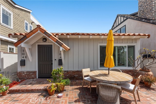 304 Larkspur Avenue, Corona del Mar CA: https://media.crmls.org/medias/66692982-1e53-45d3-9369-4bbfde54c0cf.jpg