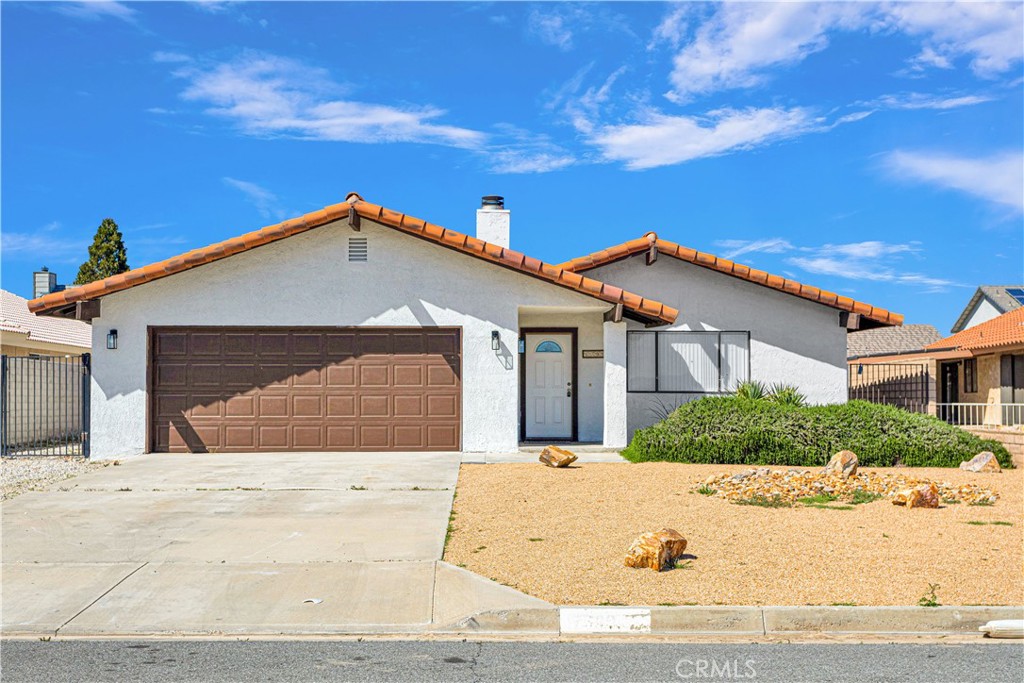 17990 Lakeview Drive, Victorville, CA 92395