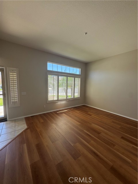1402 Sutherland Drive, Riverside CA: https://media.crmls.org/medias/666a4e98-04dc-471b-a772-649c8ebe67fa.jpg