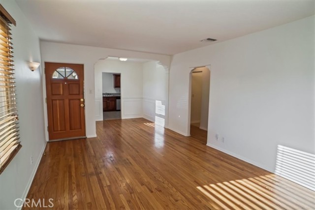 2026 N Evergreen Street, Burbank CA: https://media.crmls.org/medias/666abd86-7450-4533-8ea6-bbdbfdbfbc3d.jpg