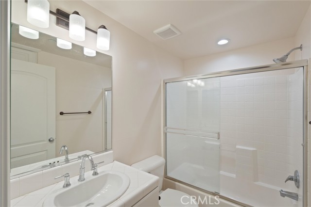 Detail Gallery Image 10 of 15 For 1529 Artesia Bld #B,  Manhattan Beach,  CA 90266 - 3 Beds | 2/1 Baths