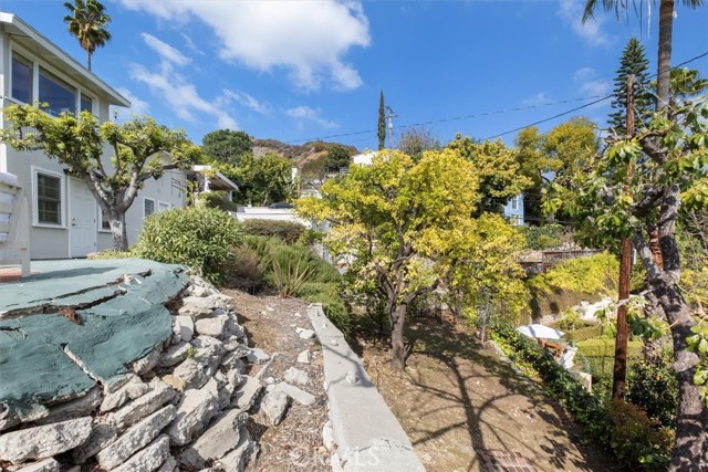 Detail Gallery Image 29 of 38 For 6476 San Marco Cir, Los Angeles,  CA 90068 - 2 Beds | 3/1 Baths