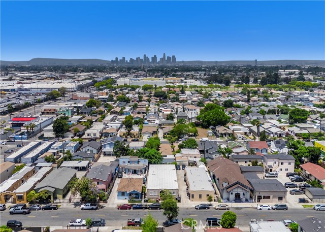 1139 E 68th Street, Los Angeles CA: https://media.crmls.org/medias/666c399c-2fa0-4a96-8afc-edea372bc7ab.jpg