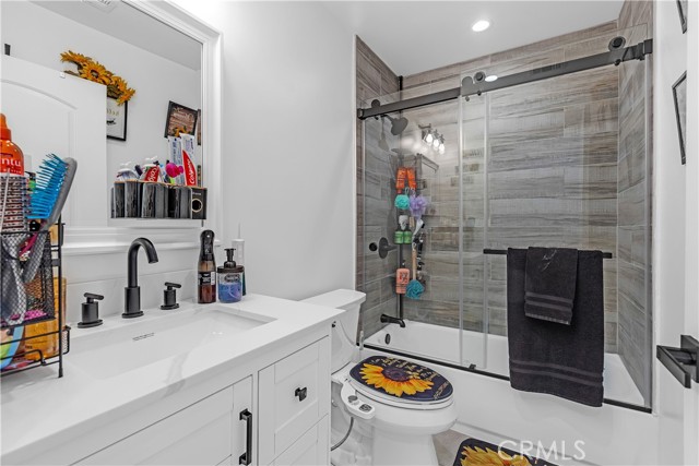 Detail Gallery Image 38 of 46 For 7449 Variel Ave, Canoga Park,  CA 91303 - 4 Beds | 2 Baths