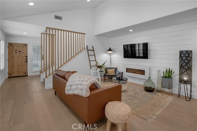 Detail Gallery Image 7 of 42 For 314 Ultimo Ave, Long Beach,  CA 90814 - 4 Beds | 3 Baths
