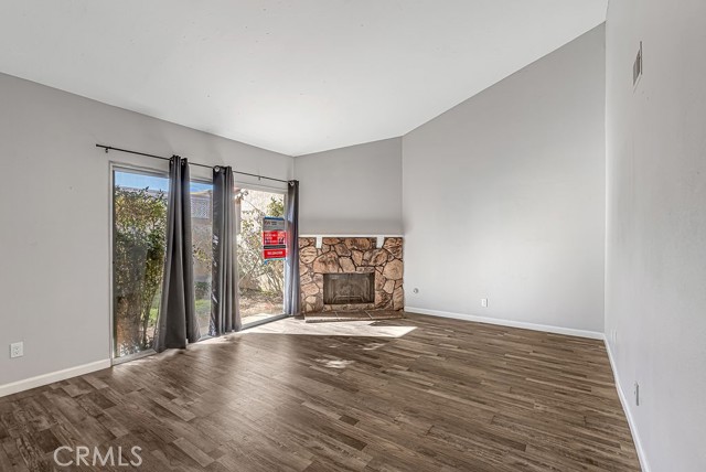 Detail Gallery Image 5 of 22 For 16465 Green Tree, Victorville,  CA 92395 - 2 Beds | 2 Baths