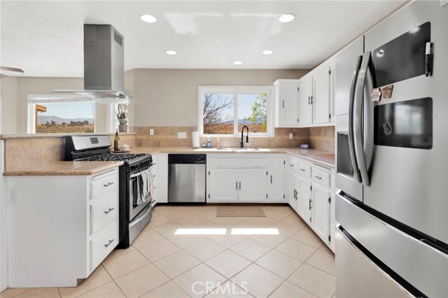 Detail Gallery Image 19 of 57 For 16783 Mission, Hesperia,  CA 92345 - 4 Beds | 3 Baths