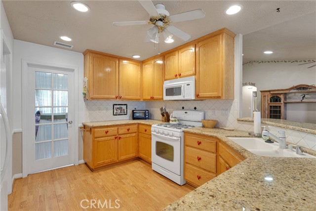 14908 Dakota Road, Apple Valley CA: https://media.crmls.org/medias/666e8614-9224-4fd0-8647-bf750dc28676.jpg